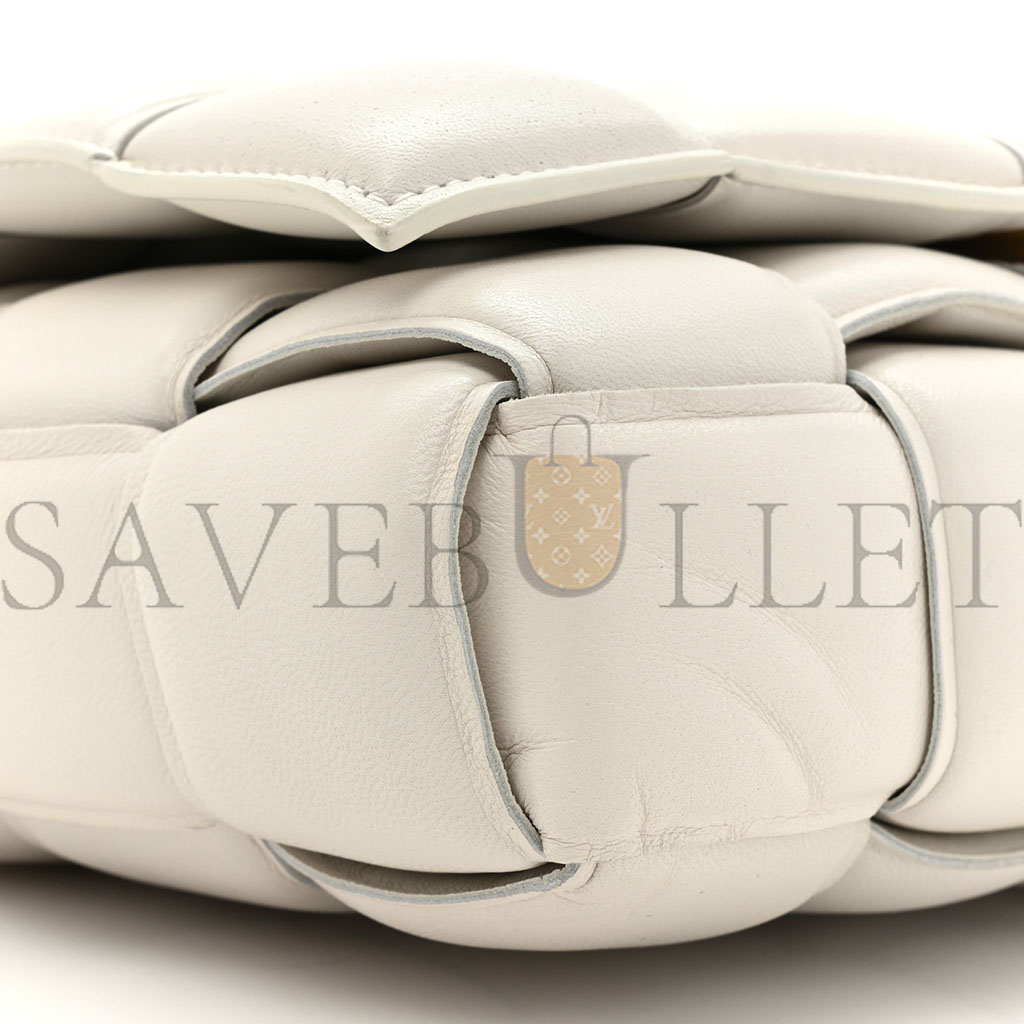 bo*te*ga Ve*ne*ta lambskin maxi intreccio padded chain cassette crossbody bag white (25*17*8cm)